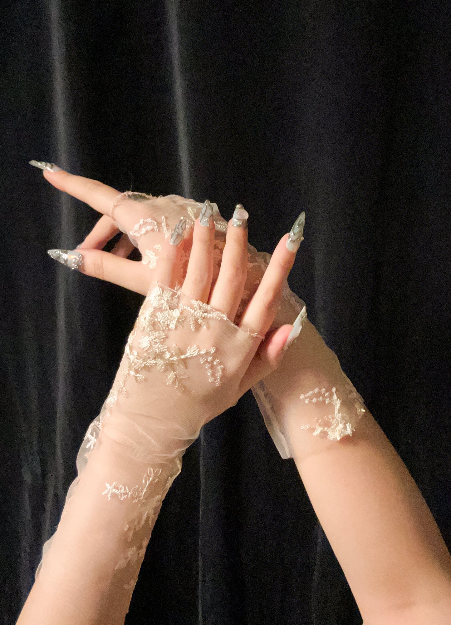 {LIMITED EDITION PREORDER} Kismet Mitts II