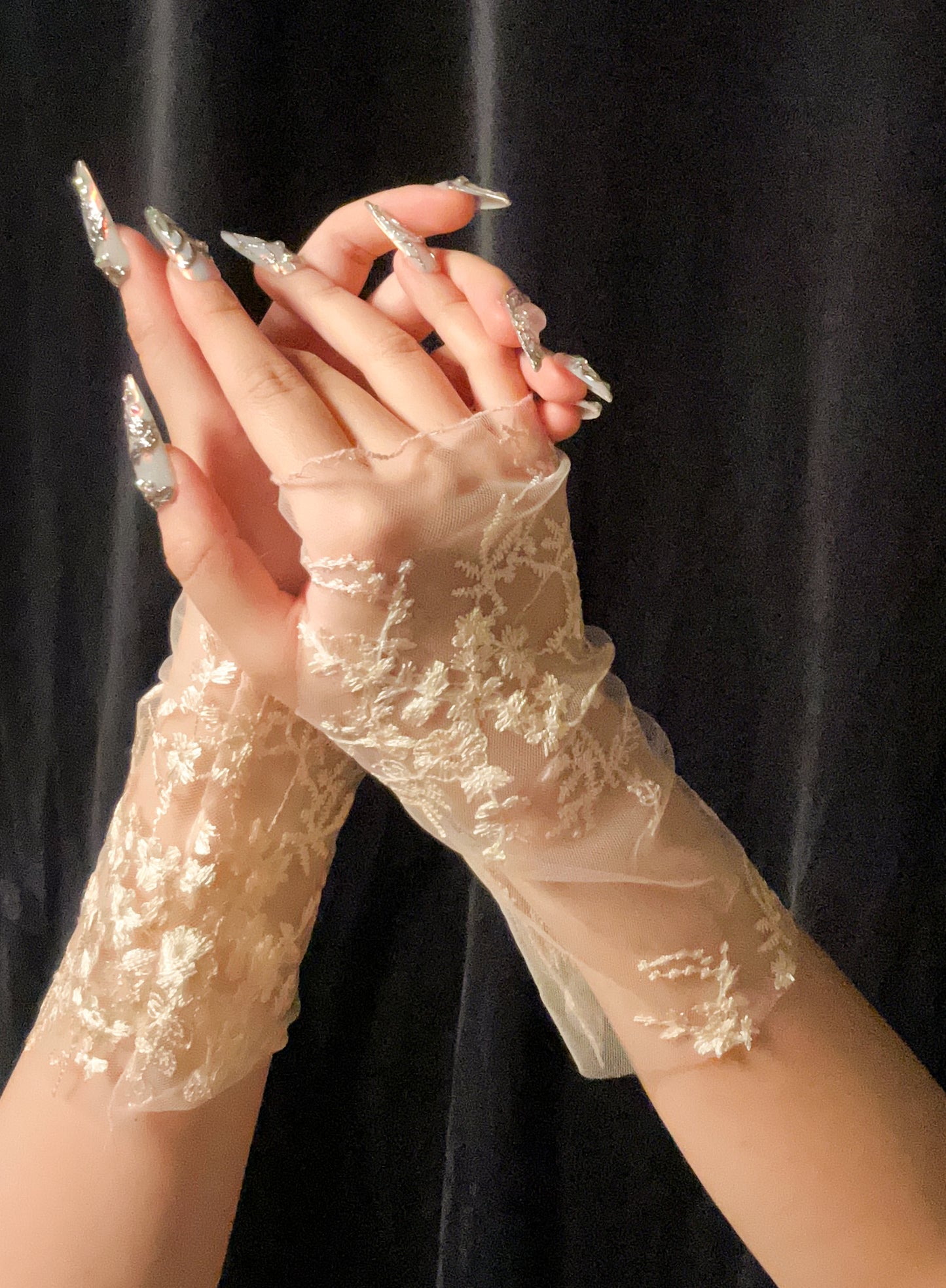 {LIMITED EDITION PREORDER} Kismet Mitts II
