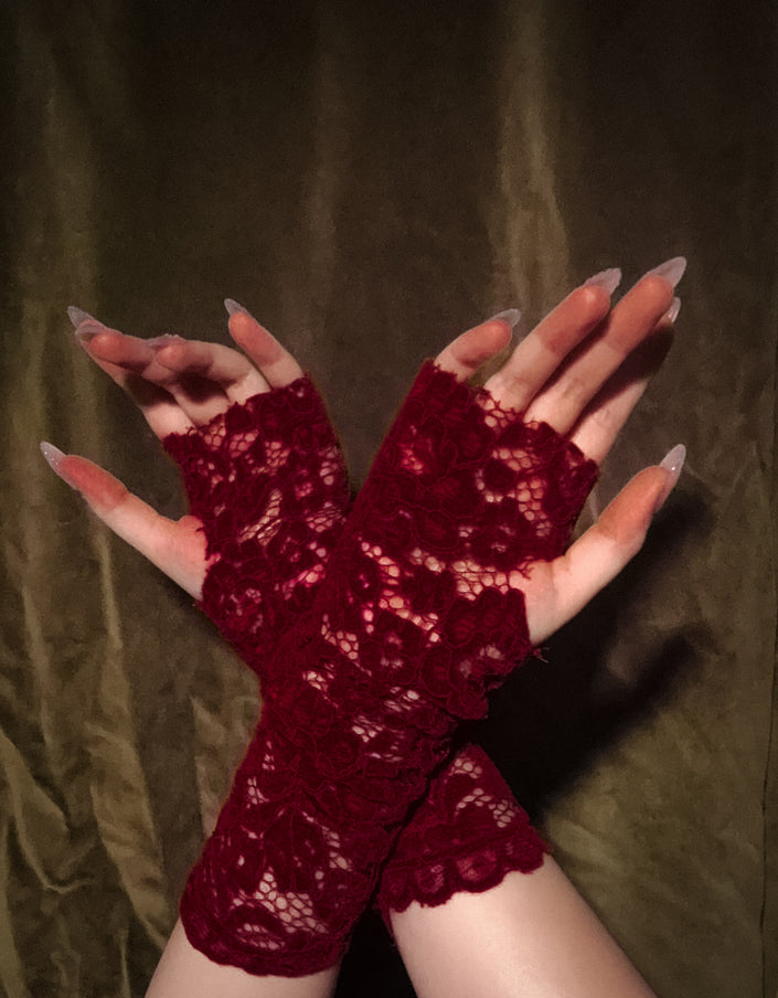 Heresy Mitts : Velvet Garnet