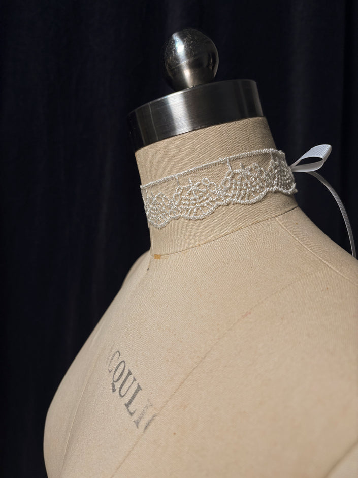 Renata Ver II Lace Choker