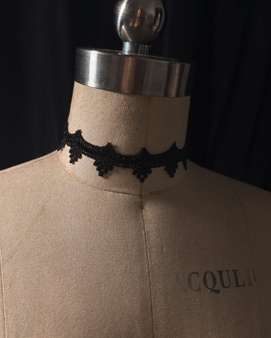 Pinalia Lace Choker