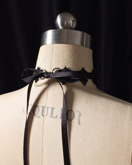 Pinalia Lace Choker