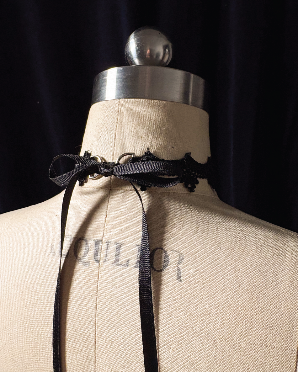 Pinalia Lace Choker