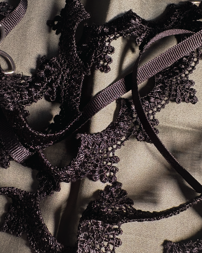 Pinalia Lace Choker