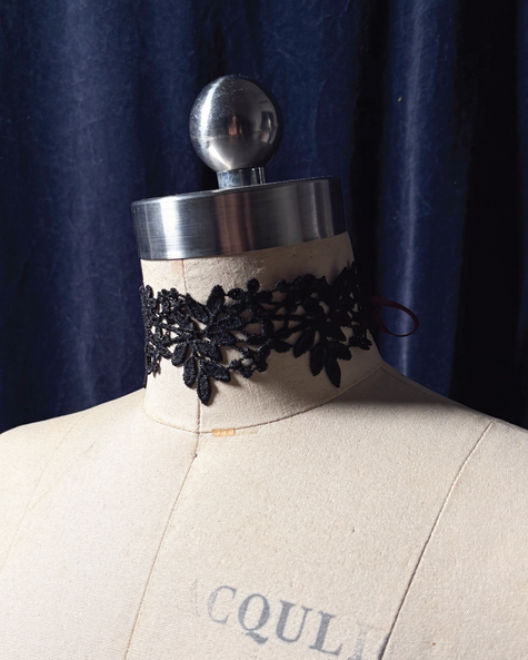 Nyra Lace Choker