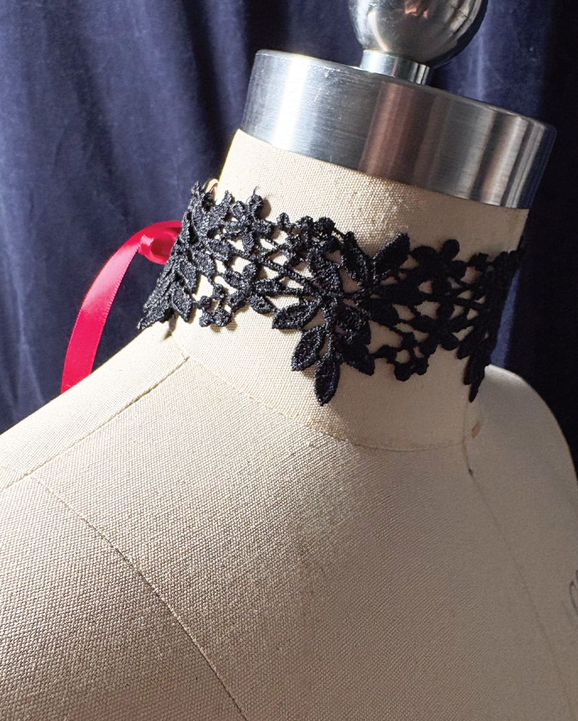 Nyra Lace Choker