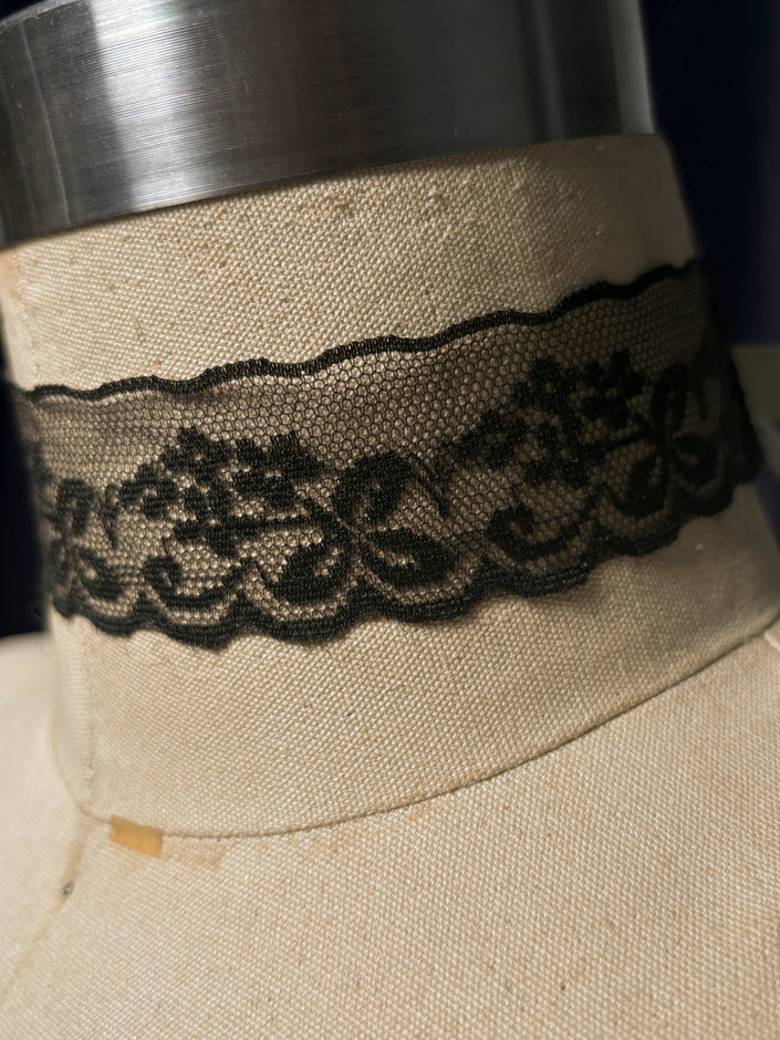 Valerian Dark Green Lace Choker