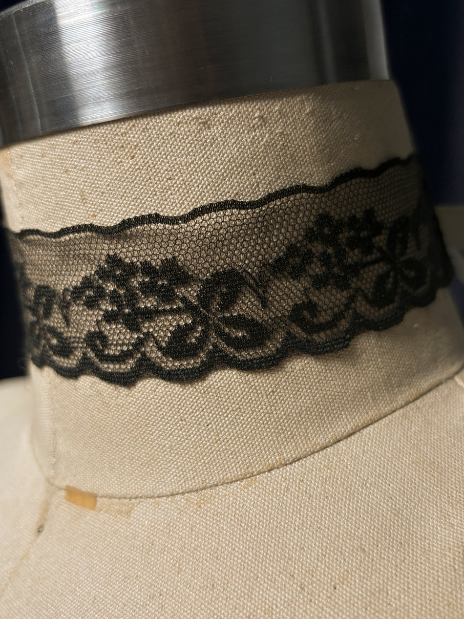 Valerian Dark Green Lace Choker