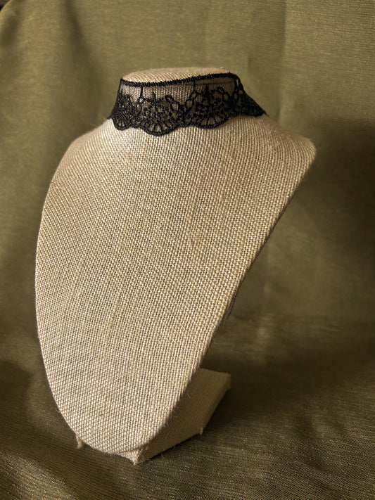 Monroe Lace Choker