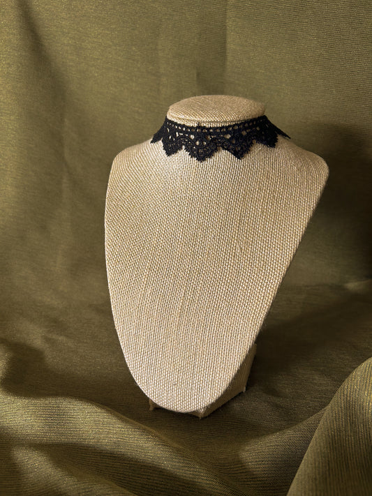 Niki Lace Choker